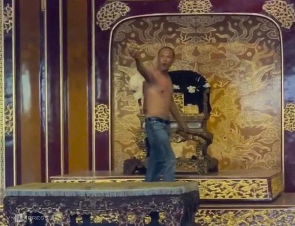 Người bẻ gãy Ngai Vàng Triều Nguyễn